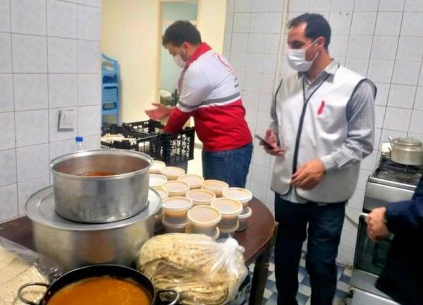 خبرنگاران هلال احمر شمیرانات؛ از توزیع غذا میان نیازمندان خبرنگاران هلال احمر شمیرانات؛ از توزیع غذا میان نیازمندان تا نجات جان مصدومان