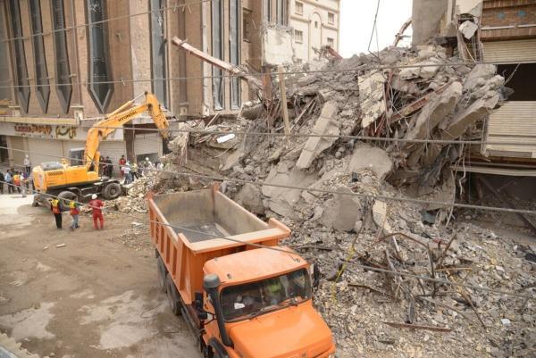 مصدومیت تعدادی از امدادگران در محل آواربرداری متروپل مصدومیت تعدادی از امدادگران در محل آواربرداری متروپل