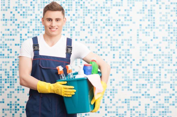یک راه حل خانگی ساده و کاربردی برای تمیز کردن دیوارها